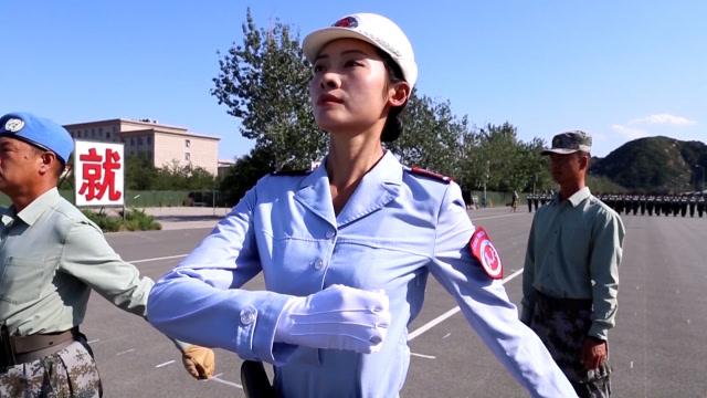 民兵方阵领队赵冰清:方队喊"一 二"让我整个毛孔都打开了!