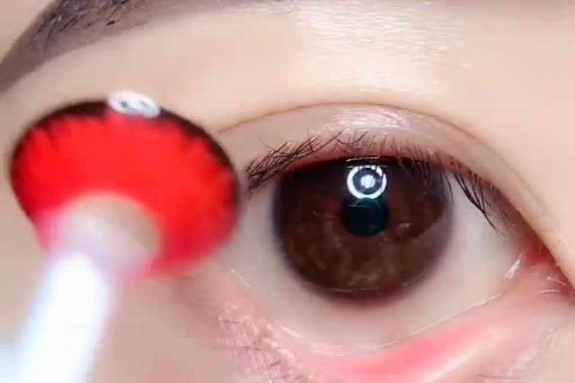 把中国红美瞳戴到眼睛里竟然这么好看,好喜欢啊