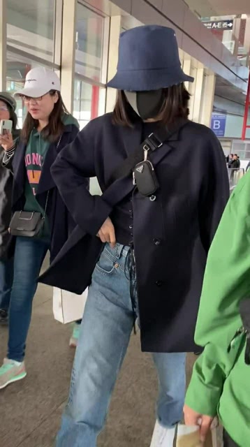 王鸥提裤子的动作好可爱啊