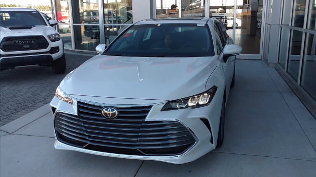 2020款丰田亚洲龙的详细实拍,全面了解实车后,给个不心动的理由