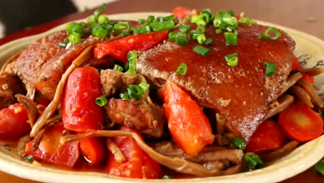 秋妹嘴馋做"墩子肉",满嘴流油看着真馋人,一点都不会腻人