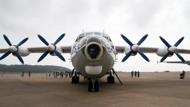 世界上最大的螺旋桨运输机,在苏联却迎来短暂的服役期,这三点无人超越