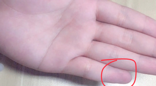 小拇指为君纹,左右逢源,八面玲珑,生活富贵无忧