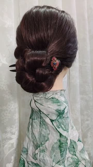 旗袍古风,发型这么扎,告别一层不变的老式发型!