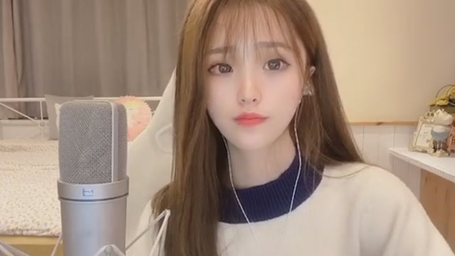 继《酒醉的蝴蝶》后,思思又对《香水有毒》下手了,这老烟嗓爱了!