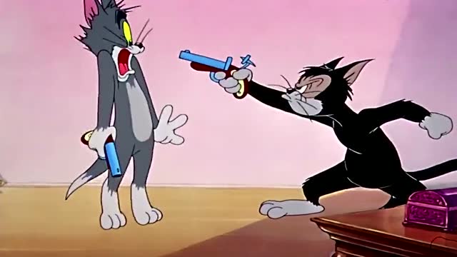 猫和老鼠:有枪的果然都是大哥,汤姆这次惨了!