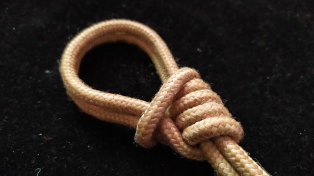 绳结技巧:一种可以自由滑动动的抓结打法,户外搭帐篷晾衣绳实用