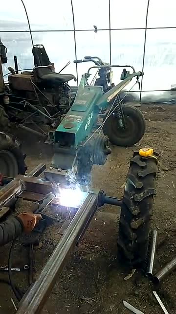 手扶拖拉机改装的三轮车