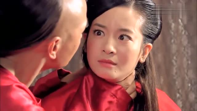 洞房之夜王爷发现妃子没有落红,气得当场发飙,先掐脖子后掏刀!