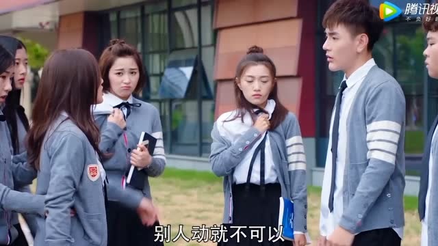 龙日一你死定了:龙少英雄救美,张静美色眯眯的看着龙少,爱上他了