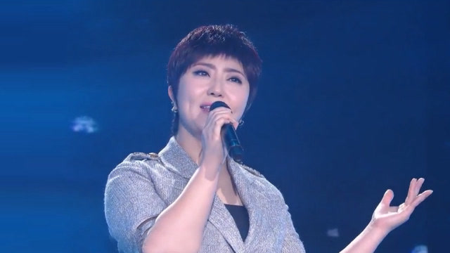 草原歌手格格演唱《万树繁花》,浓浓草原风,好听!