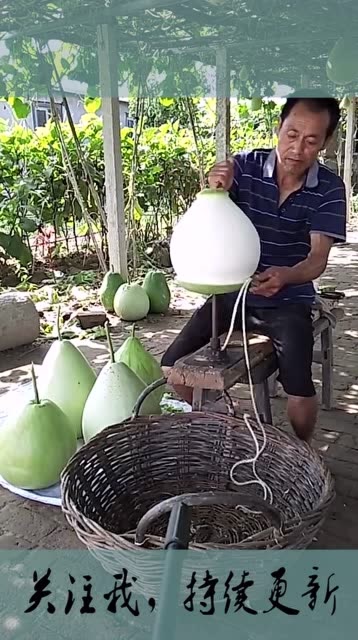 大爷自己发明的刮葫芦条神器,有厂家给50万买专利,他没有同意