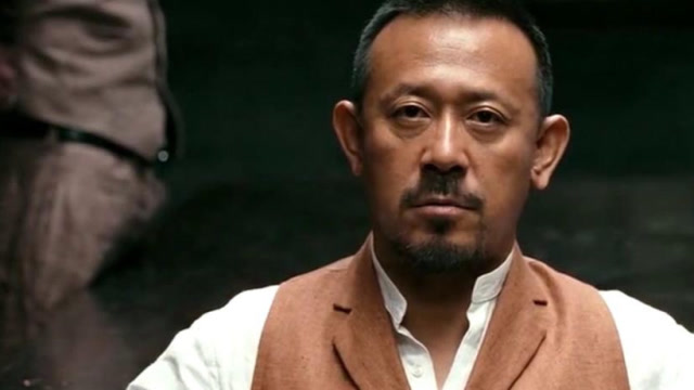 花姐的拿枪姿势,直接让张麻子惊呆了