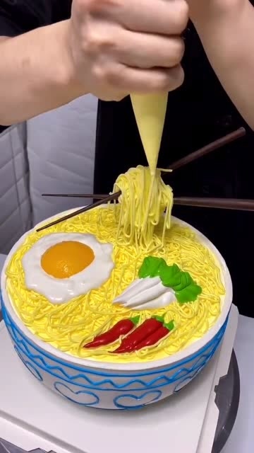 做一碗长寿面蛋糕,这样过生日算不算也是吃了长寿面的!