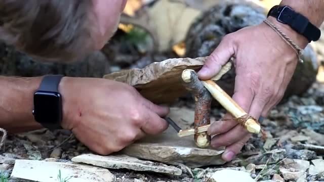 最实用的石板陷阱,大叔教你户外如何使用,成功率非常高!