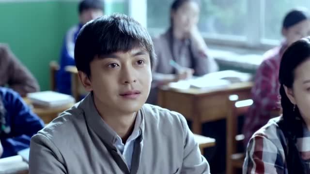 美女老师穿着红裙子进教室,学生看到,眼睛都看直了,太好看了!