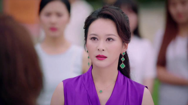 最美的安排:美女合作商派不正经男子来接机,十分生气拒绝签约!