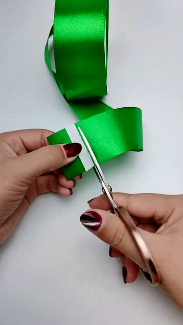 手工制作:用彩带做的创意装饰,你们觉得好看吗
