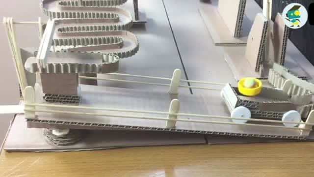 牛人用纸皮diy的连锁反应装置,整个过程一气呵成,看着趣味十足