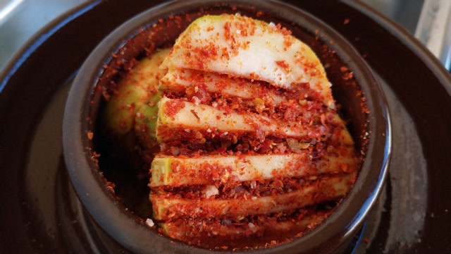 教你做正宗的四川麻辣大头菜,满满一大坛,清脆爽口,超级下饭