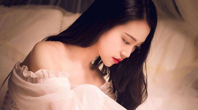 艺术舞蹈:优雅矜持美少女,一袭白纱舞蹈演绎《忙种》