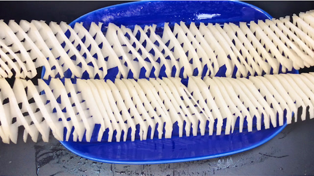 看这拉花萝卜切得怎么样