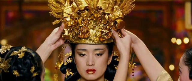 满城尽带黄金甲:皇后雍容华贵赴宴,不愧是国母,气场秒杀所有人