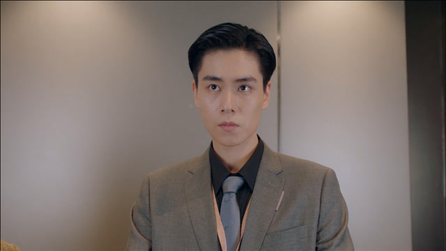 小风暴:杜飞让高山拿上他的东西跟他出来,高山问杜飞他的处分是什么!