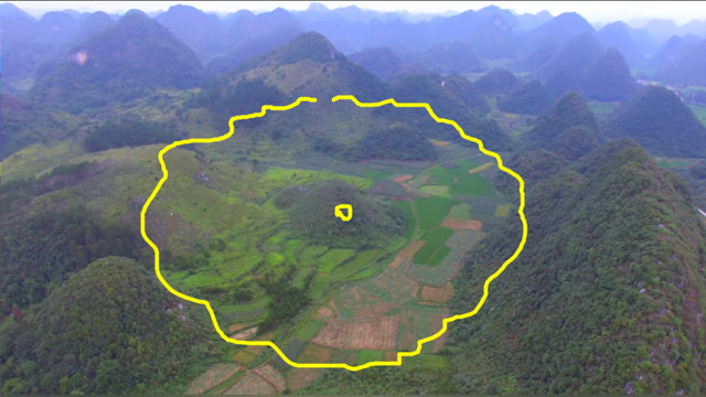 航拍莲花宝地,四面环山,纳阳聚阴,一个顶级的风水宝地