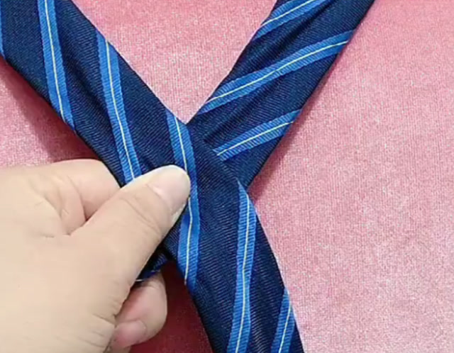 慢动作教你直男式打领带,单身狗必学,结婚穿西装必学!