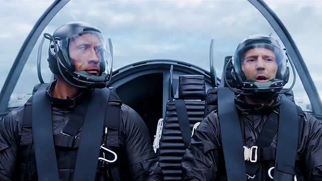 硬核动作:当"郭达"遇上强森,无需铺垫,力量组合,干就完了