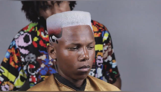 黑人男子剪款平头会怎样染染就是不一样很有回头率