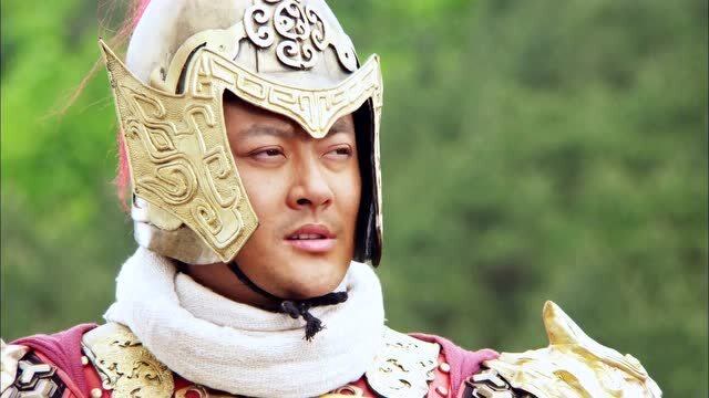 隋唐演义:尉迟恭战场再次对上秦琼这次却输了,扔下武器就走,剧情有些