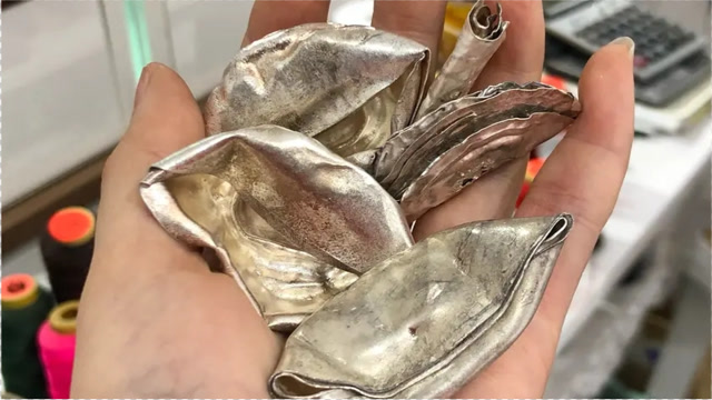 朋友挖矿的,在他手里买了几万块的白金块,来让我看看升值没有