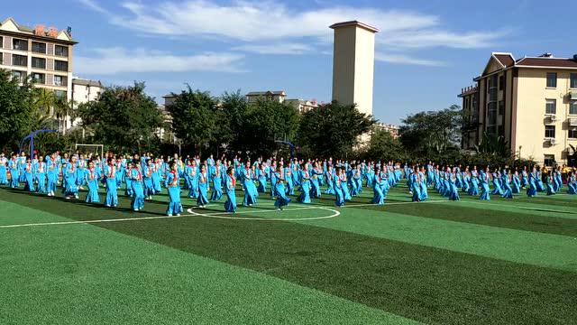 西双版纳州允景洪小学万达小区傣族广播体操