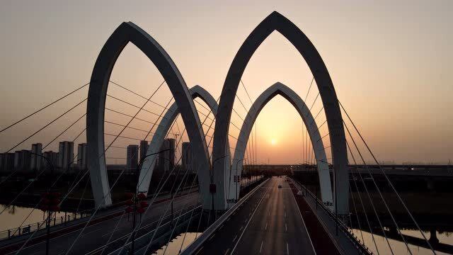 沣河桥之镐京桥,有人叫花瓣桥,也有人叫莲花桥.