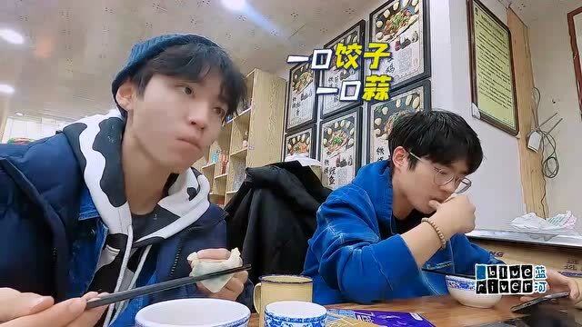 董子健想帮忙抱老板的孩子被质疑:他太瘦弱了