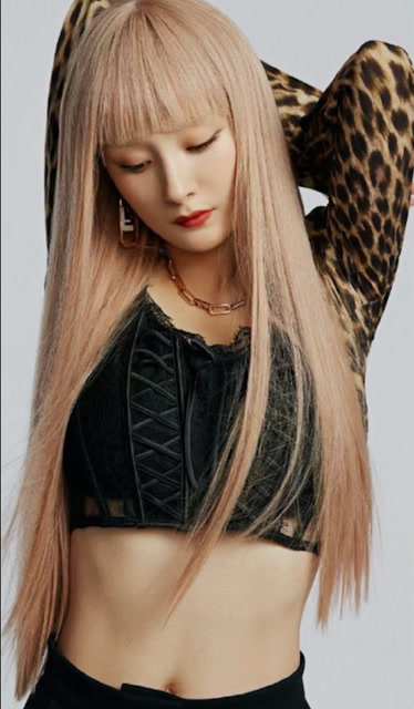 杨幂金发齐刘海造型曝光,红唇冷艳魅惑又叛逆,爸爸泼冷水:马甲线要