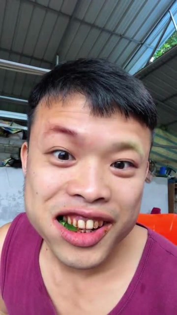 槟榔男神吃槟榔,眉毛绿了