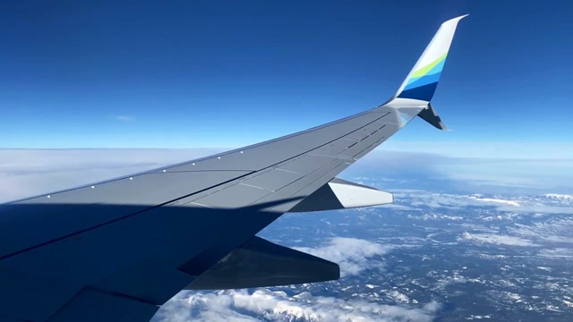 阴天西雅图降落,波音737-900机翼视角