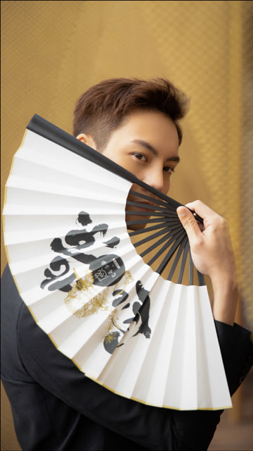 陈伟霆折扇贵公子造型太帅了!复古雅致的国风美男子