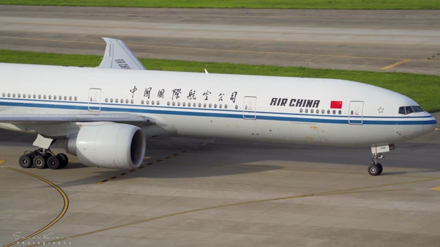 国航波音777客机北京飞广州 雷暴天气无法降落航班备降深圳!