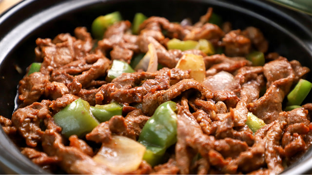 砂锅焗牛肉