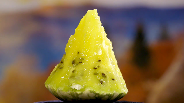 非洲沙漠里的野西瓜,绿色的瓜囊口味奇妙!