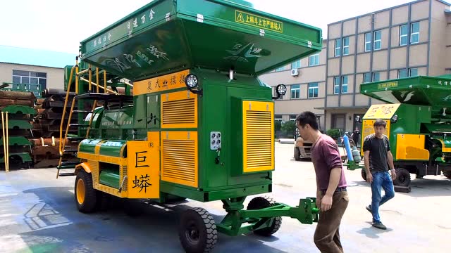 "巨蟒"玉米脱粒机短距离自走