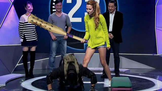 俄罗斯大长腿美女体验侮辱式训练 受训男生大呼过瘾