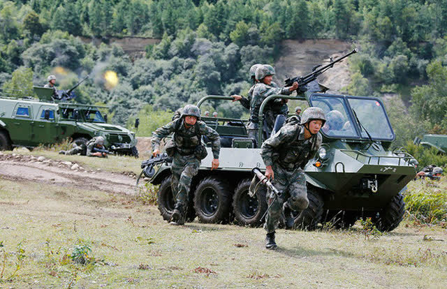 解放军西藏军区装备山猫全地形车,翻山越岭如履平地!