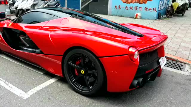 街头实拍超级豪车马王,太稀有了!