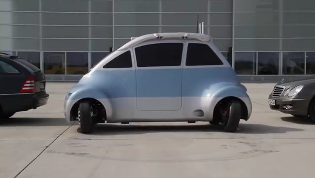 四个车轮都可以转向,启动,刹车的小汽车,让所有人都变成老司机