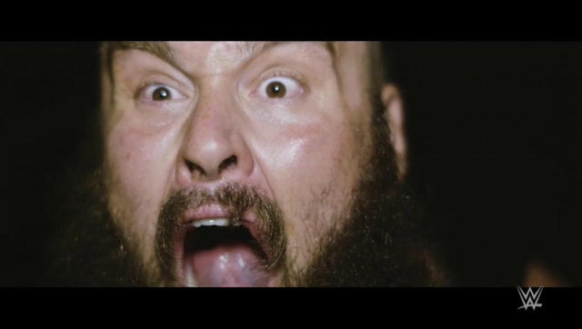 wwe人间怪兽布朗斯特劳曼 砸塌擂台推翻卡车等高光时刻慢镜头